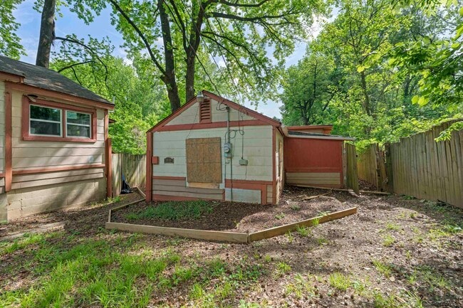 Building Photo - 3066 Redbud Rd