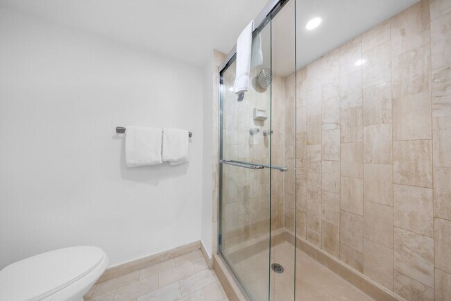 Building Photo - 1717 N Bayshore Dr