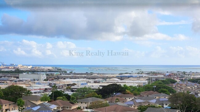 Building Photo - UPGRADED 3 br / 2 ba Only 2 units per flr, VIEWS, Utils Incl.+2 prkg.