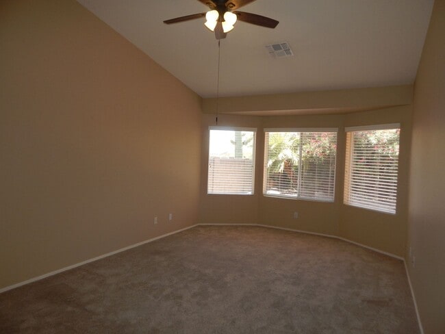 Building Photo - 3 Bedroom 2 Baths 1844 Sqft in Bluffs