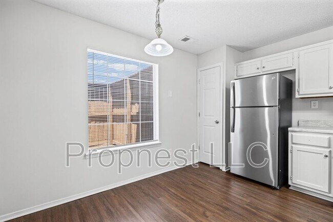 Building Photo - 807 Barrington Woods Cove