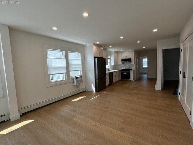 Building Photo - 253 W Market St