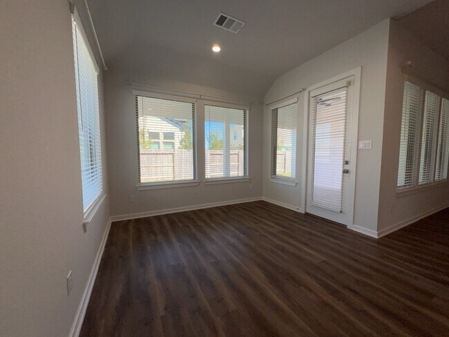 Building Photo - 3023 Tantara Dr