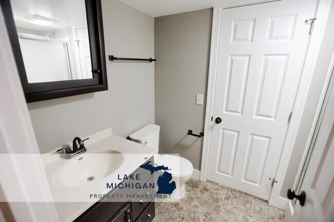 Building Photo - 1687 32nd Ave