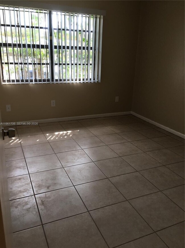 Building Photo - 1525 Sandpiper Blvd