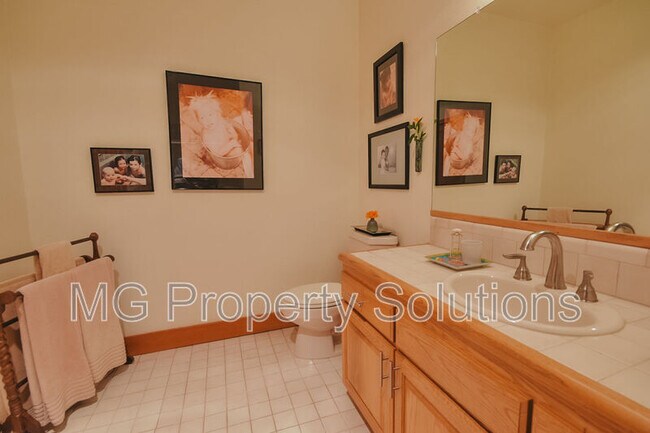 Building Photo - 7079 Lucas Valley Rd