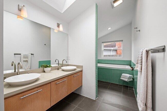 Building Photo - 796 Crespi Dr