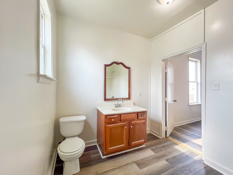 Building Photo - 608 Halifax St