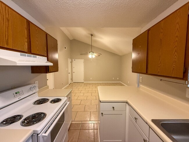 Building Photo - 2 Bedroom 1 Bath Duplex in Pace, FL!