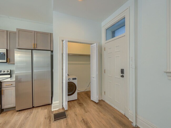 Building Photo - 1701 N Front St