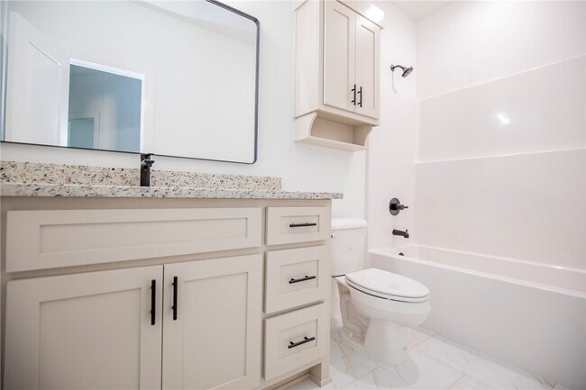 Building Photo - 4867 Farmhouse St