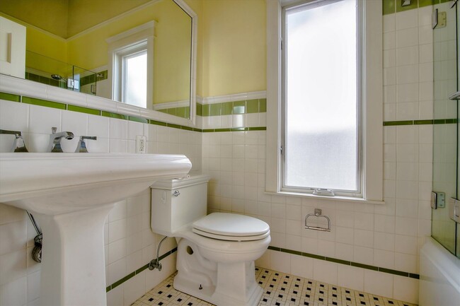 Building Photo - Fantastic, updated Noe Valley single famil...