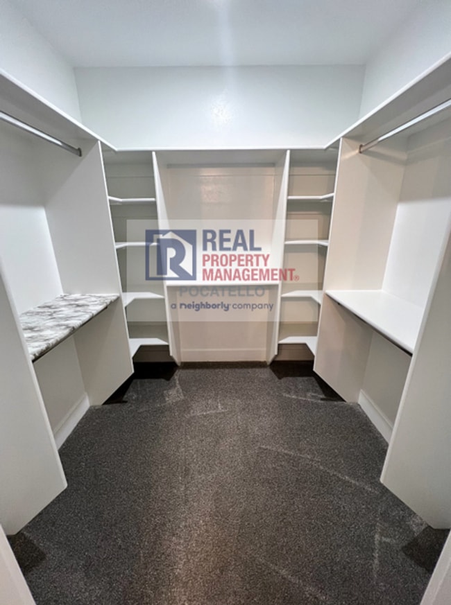 Building Photo - 3 Bedroom 2.5 Bathroom Town Home - 1 Car G...
