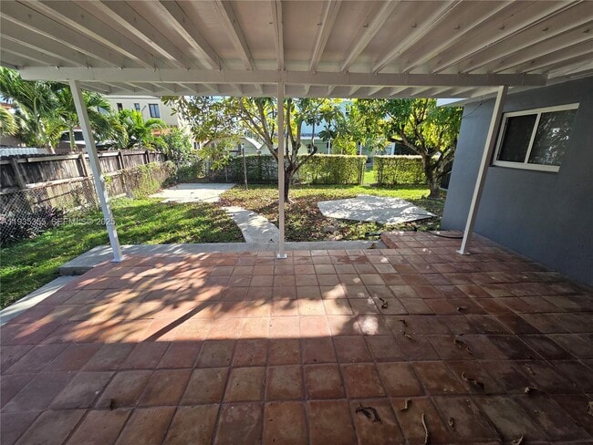 Building Photo - 6240 SW 21st St