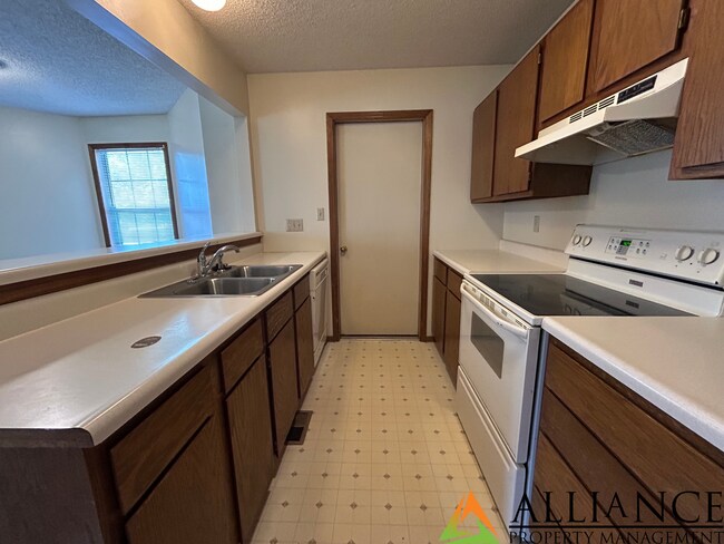 Building Photo - Willow Ln. 2313 - 15