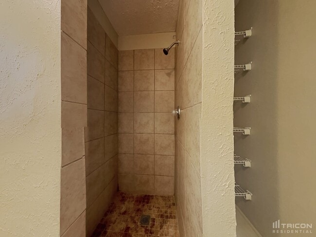 Building Photo - 3328 Woodthrush Ln