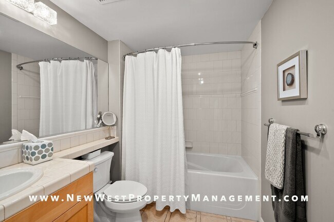 Building Photo - Super Spacious Cortez Hill 2-Bedroom at Discovery! Small Pet Ok!