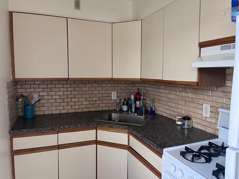 Building Photo - 420 Sheridan Pl