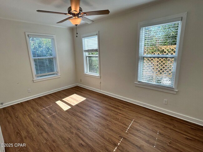 Building Photo - 427 S Macarthur Ave