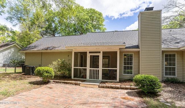 Building Photo - 18 Le Moyne Dr