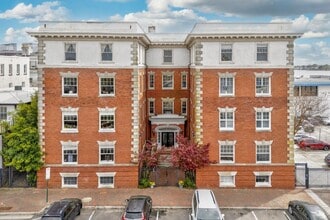 Building Photo - Amazing Garden-Style Condo Available NOW! ...