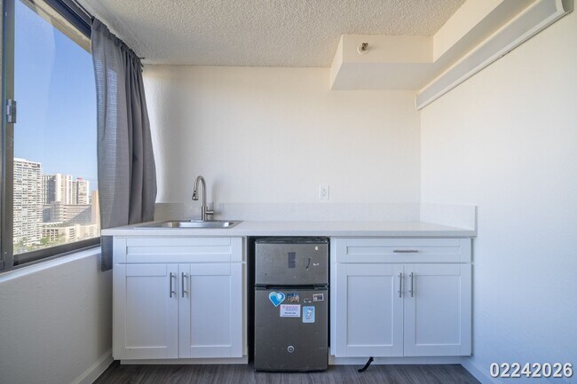 Building Photo - Studio in Hawaiian Monarch