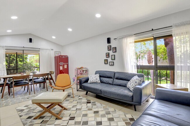 Building Photo - 5151 W Club Cir