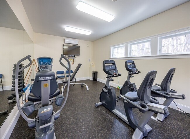 Building Photo - 4 Cicero Dr