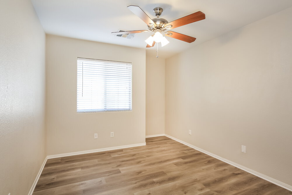 Building Photo - 712 Cades Cove Ave