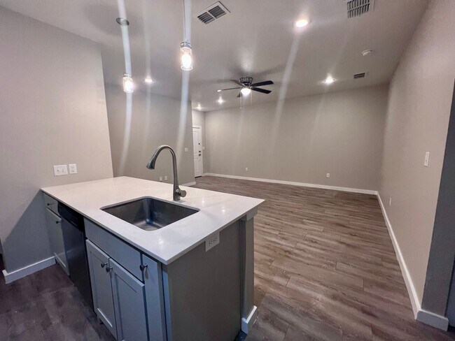 Building Photo - $500 MOVE-IN SPECIAL: Spacious 3-Bedroom Townhouse Near Texas Tech