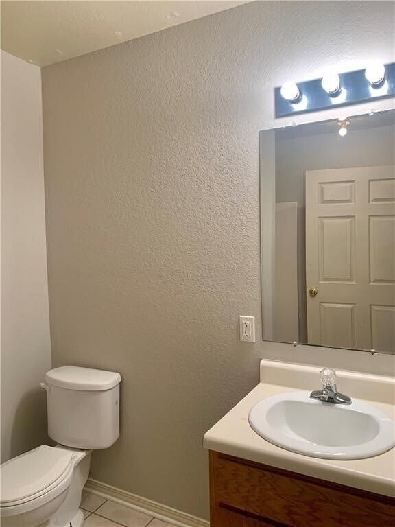 Building Photo - 944 N Storer Ave