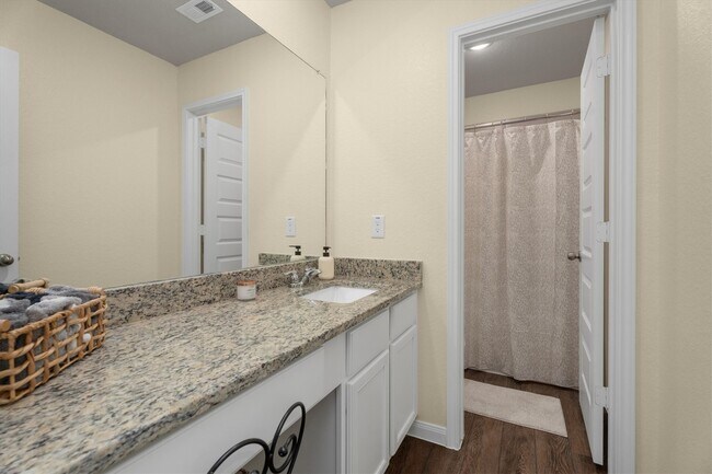 Building Photo - 2408 Bray Head Dr