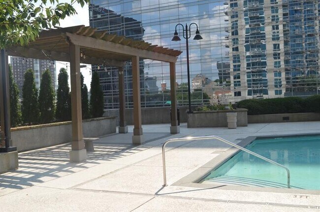 Building Photo - 400 W Peachtree St NW