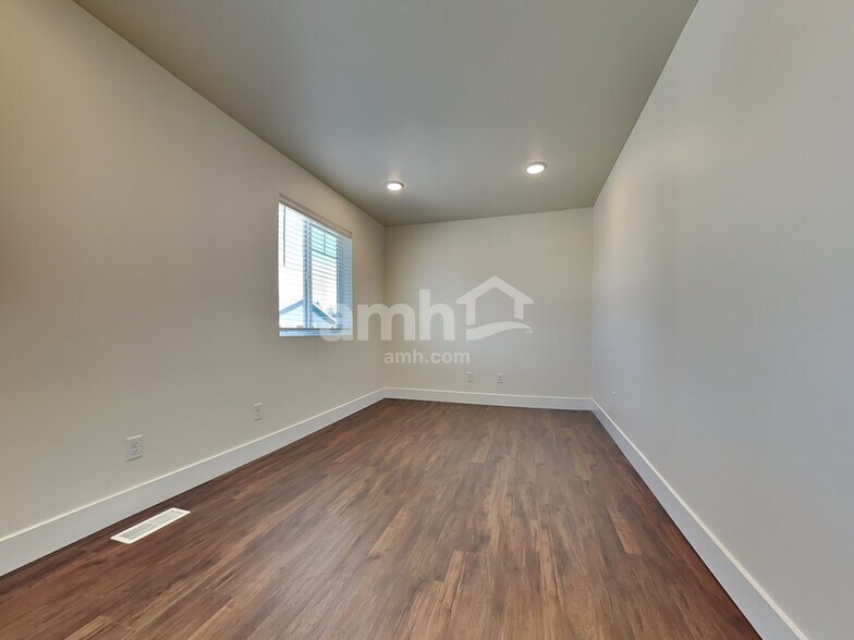 Building Photo - 17625 26th Ave Ct E