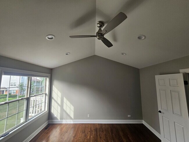 Building Photo - 1414 Hampshire Ct