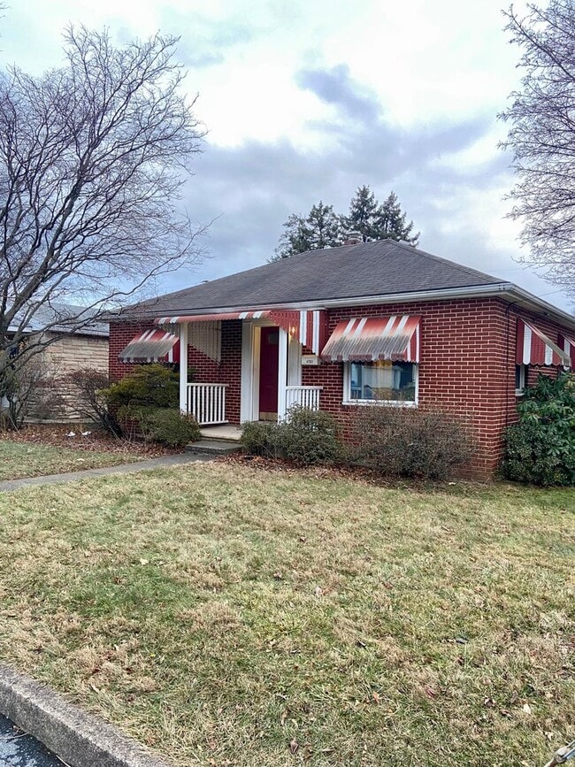 Building Photo - 4701 Lancaster St