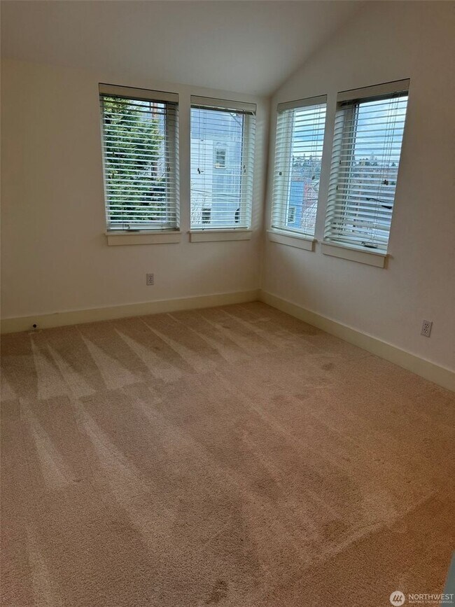 Building Photo - 3bd/2ba Seattle Townhome