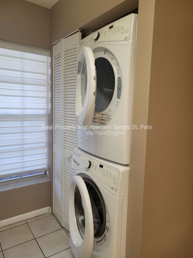 Building Photo - 4903 Myrtle Oak Dr