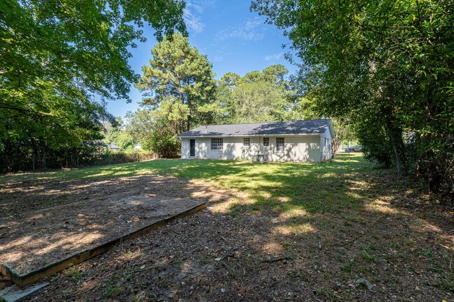 Building Photo - 3630 Columbine Dr