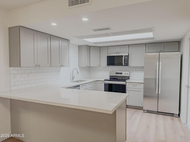 Building Photo - 2533 E Wagoner Rd