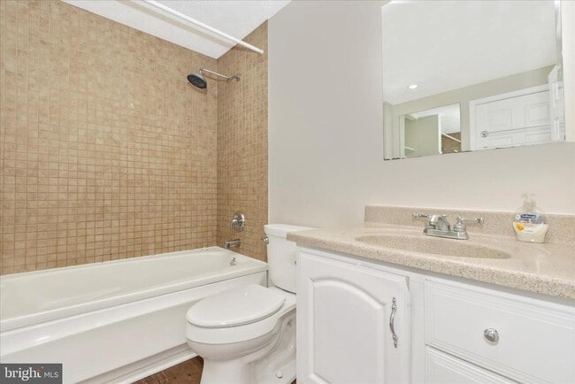 Building Photo - 207 Contour Rd