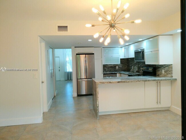 Building Photo - 589 N University Dr