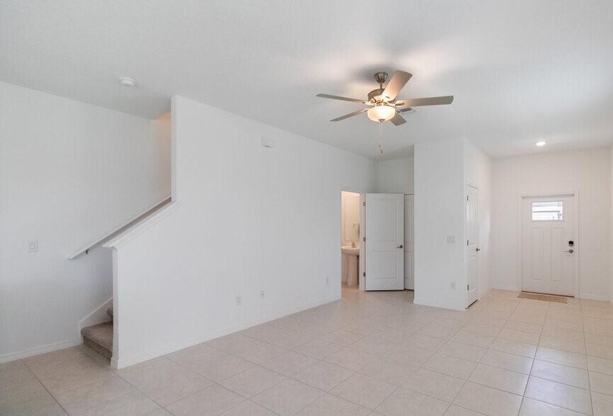 Building Photo - 8305 Crescent Oaks Dr