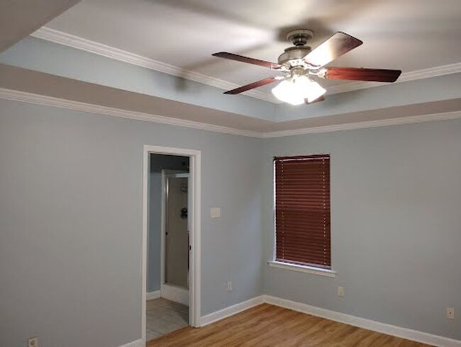Building Photo - 3 Bedroom 2 Bathroom