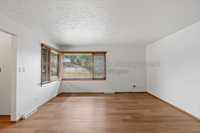 Building Photo - 10714 E Valleyway Ave