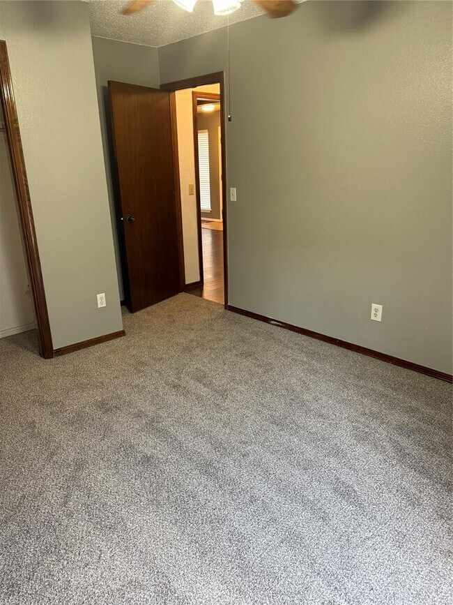 Building Photo - 8617 N Eagle Ln