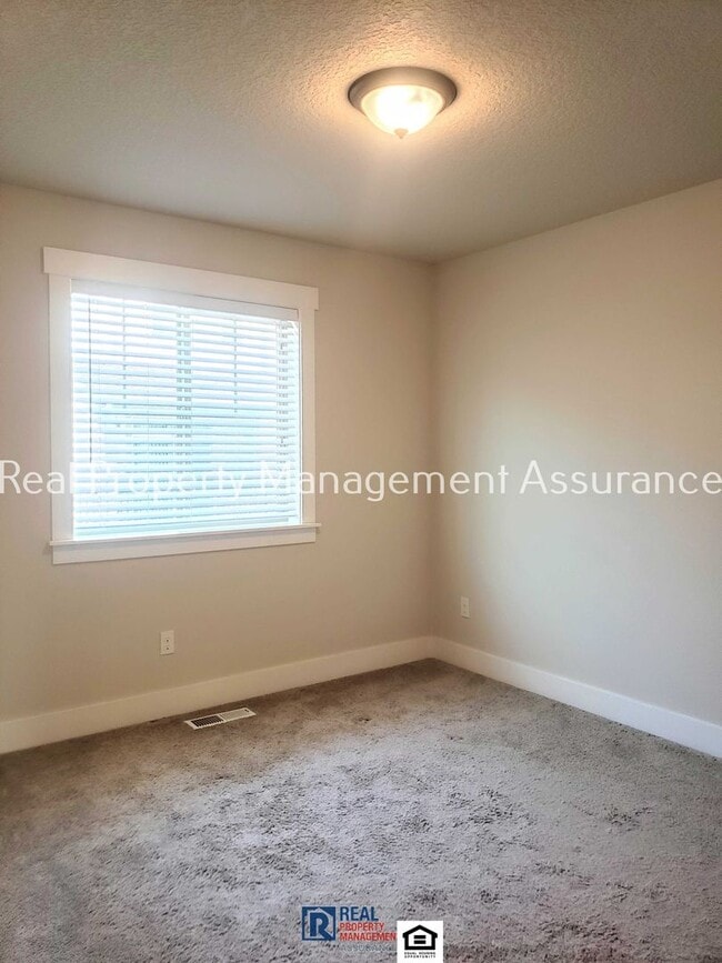 Building Photo - Charming Tudor-Style 4BR / 2.5BA Bethany Home Across from Bethany Creek Park