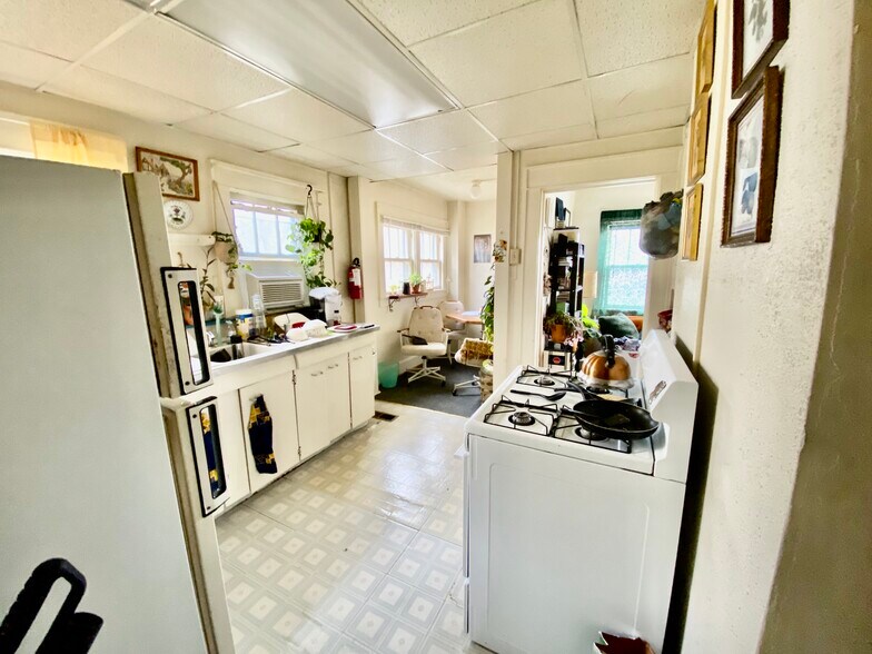 Building Photo - 127 Lorentz St