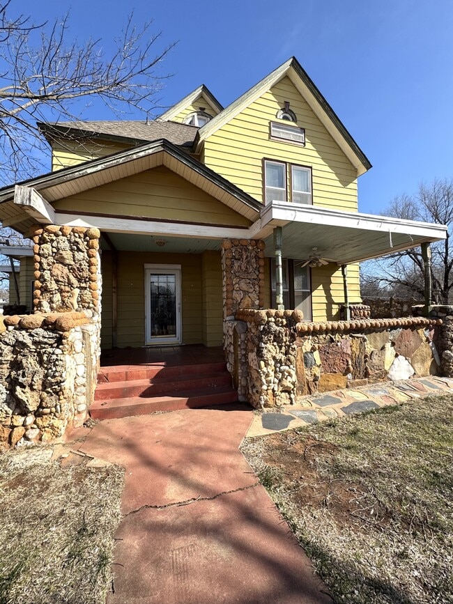 Building Photo - 624 N Wentz St