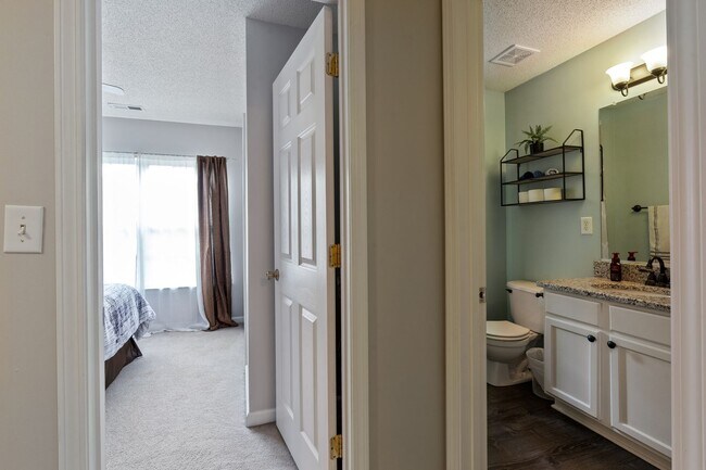 Building Photo - Corner lot 3 bed 2.5 bath with large fenced yard in Grove Park!